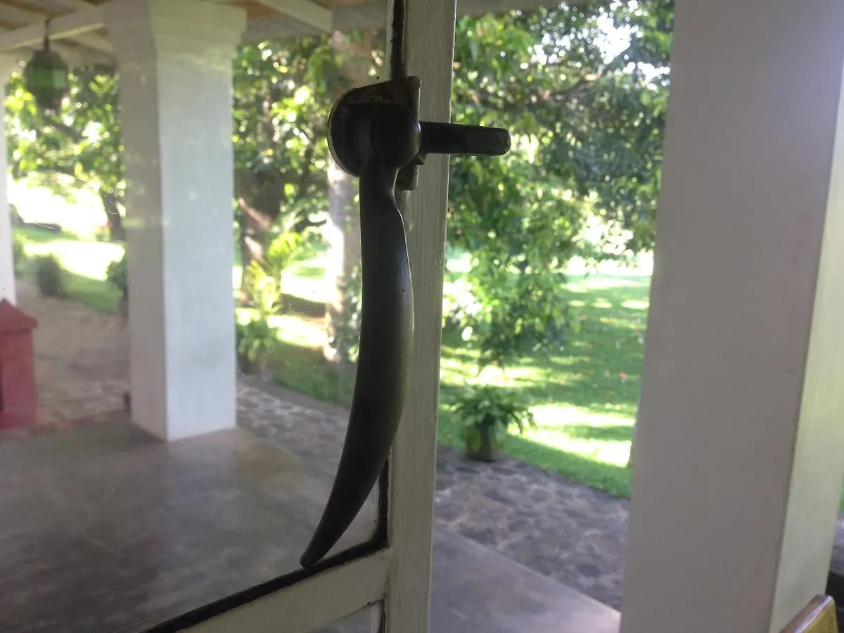 Officers Mess Kandy 0*,  Sri Lanka