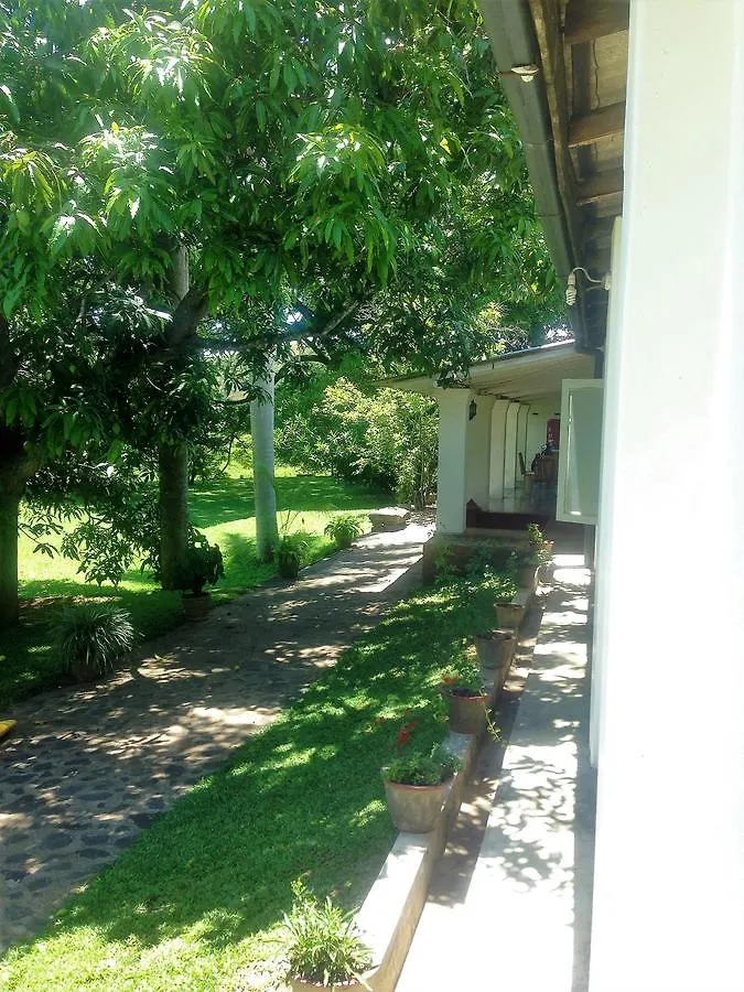 Officers Mess Kandy 0*,